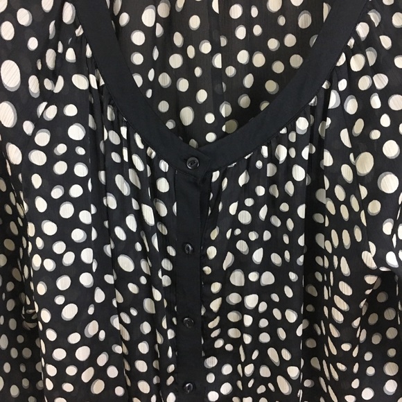 AVENUE Blk&Cream Circle Pattern Blouse - Picture 5 of 8
